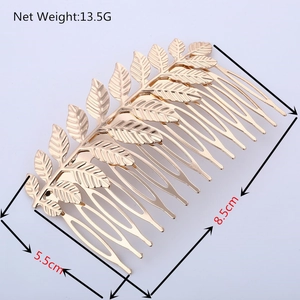 Detail view of golden leaf hair comb with dimensions 8.5cm by 5.5cm and 13.5g weight