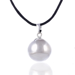 Collana con sfera sonora in argento per gravidanza con lungo cordino intrecciato nero e riflessi