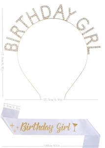 Vue détaillée du serre-tête Birthday Girl et de l'écharpe en satin avec dimensions précises