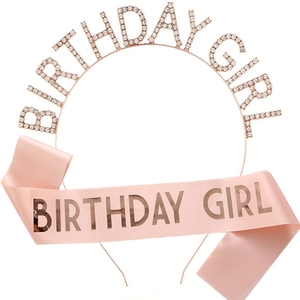 Ensemble Écharpe Birthday Girl et Serre-Tête en Strass Diadème en Cristal d'Alliage avec Écharpe en Satin Rose Blanc Noir pour Décorations de Fête d'Anniversaire Femme