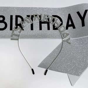 Cerchietto metallico argento It's My Birthday e fascia glitterata set per festa