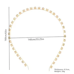 Vue détaillée du serre-tête doré de 0,7 cm avec strass brillants et mesures de dimensions