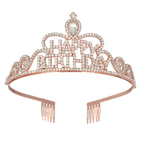 Dettaglio del diadema di compleanno oro rosa con strass e scritta Happy Birthday lucida