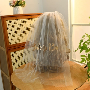 Voile de Mariée à Étages Avec Peigne Bride To Be Lettres en Aluminium Voile en Tulle pour Enterrement de Vie de Jeune Fille Mariage Femme