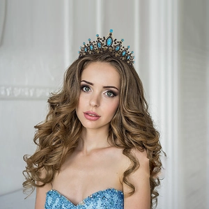 Baroque crystal crown with blue gemstones and black rhinestones for bridal party