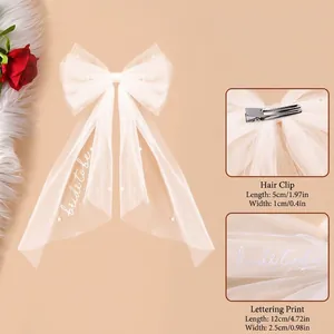 Barrette nœud en tulle blanc avec perles et lettrage Bride to be pour coiffure de mariée