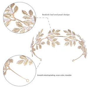 Détail du serre-tête feuilles dorées avec placage lisse et perles artificielles
