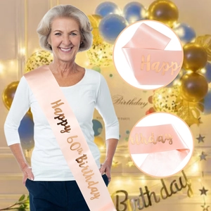 Écharpe en satin rose pour 60e anniversaire avec lettrage doré pour les femmes