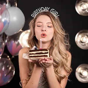 Funkelnder silberner Birthday Girl Haarreif mit Strass für die Geburtstagsfeier