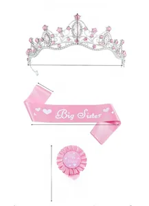 Détails du kit Big Sister comprenant écharpe, diadème et badge avec les dimensions
