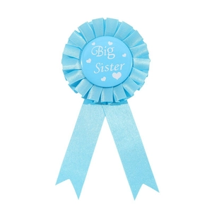 Badge rosette Big Sister bleu clair avec texte blanc et motifs de cœurs décoratifs