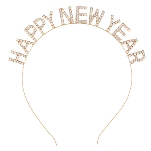 Λεπτομερής προβολή της στέκας Happy New Year με κρύσταλλα και λαμπερά γράμματα strass