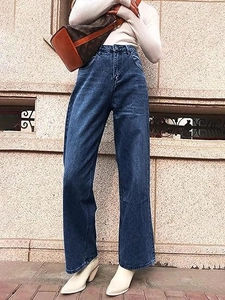 Retro high-waisted wide-leg denim jeans in dark blue with a vintage washed finish