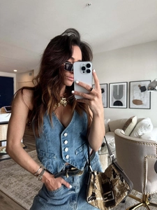 Gilet en Jean Vintage Femmes Décontracté Col en V Simple Boutonnage Gilet Court Coton Lavé Veste Sans Manches Style Cowboy Bleu