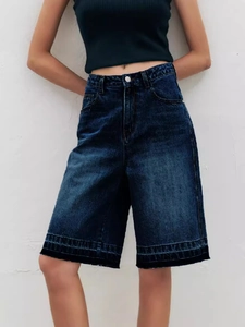 Women's Vintage High Waist Denim Bermuda Shorts Loose Washed Cotton Five Point Jean Shorts With Raw Hem Distressed Detail