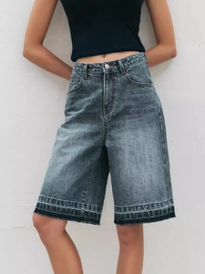 Women's high-waisted wide-leg denim bermuda shorts in washed dark grey with frayed hem