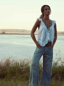 Top sans manches brodé blanc pour femmes et jean large bleu clair style bohème