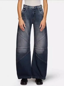 Jean taille haute à jambes larges avec panneaux contrastés et style streetwear rétro
