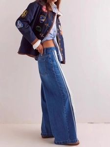 High waist wide leg blue denim jeans with side white stripe and vintage loose fit
