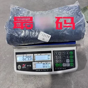 Weight measurement of blue straight leg jeans in size XL showing 629.9g on a scale