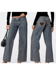 Damen Jeans mit weitem Bein und Leoparden-Herz-Stickerei auf der Gesäßtasche