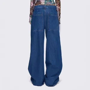 Jean large oversize bleu foncé pour femme avec grandes poches arrière et coupe décontractée