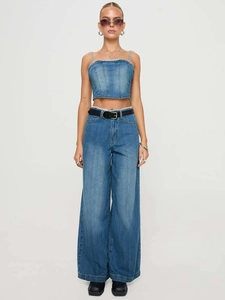 Jean rétro taille haute à jambes larges avec haut tube en denim assorti et ceinture