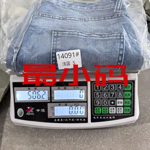 Weight measurement of light blue flare jeans in S size showing 506.2g on a scale