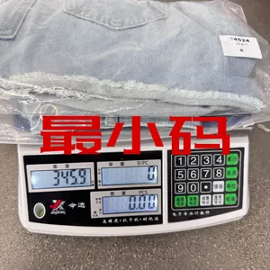 Light blue denim shorts S size weight measurement in transparent bag on scale
