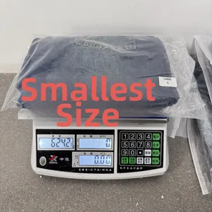 Controllo del peso dei jeans a gamba larga a vita alta taglia S che mostra 624,2g