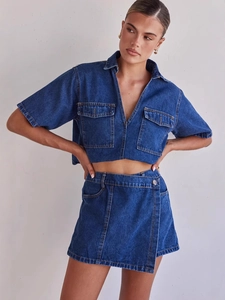Conjunto vaquero de dos piezas para mujer con camisa corta y minifalda asimétrica