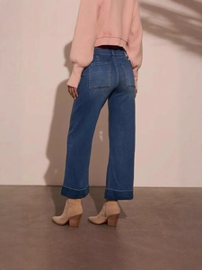 Jeans blu scuro a vita alta gamba larga con risvolti e ampie tasche posteriori