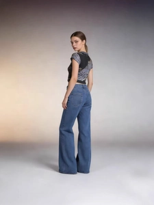 High-waist wide-leg denim jeans with artistic abstract print cropped t-shirt for women