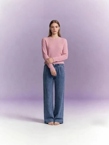 Pink ribbed knit sweater and dark blue wide-leg high-waist jeans on model