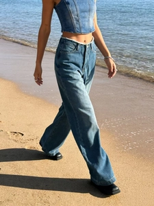 Ensemble jean large taille haute vintage et haut corset en denim délavé bleu clair