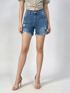 Short en jean bleu taille haute pour femme avec ourlets effilochés et coupe moulante sexy