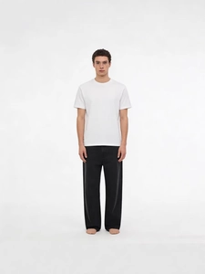 T-shirt blanc minimaliste pour hommes et jean en denim noir délavé à coupe droite vintage
