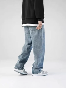 Jean vintage bleu clair pour homme avec coupe droite décontractée et style High Street