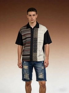 Détails de short en jean délavé pour homme avec déchirures et ourlets bruts effilochés