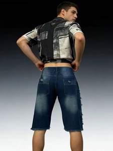 Short en jean ajusté pour homme en bleu foncé avec ourlet brut et détails déchirés