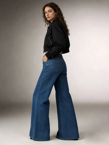High-waist retro wide-leg jeans with black flight jacket outfit for women in casual style