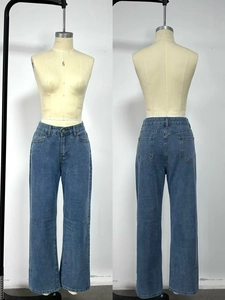 Detailansicht der Vorder- und Rückseite einer mitteltiefe, hoch taillierten Jeanshose