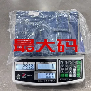 Detailed weight display of XXL high-waist stretch denim shorts on a scale for shipping