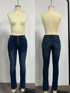 Jean bleu foncé coupe slim avec braguette à cinq boutons et détails délavés au dos