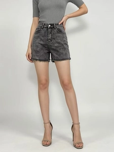 Short en jean taille haute gris délavé avec ourlet brut et coupe ajustée femme