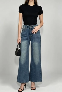 Jeans in denim a vita alta con gamba larga in lavaggio blu vintage e vestibilità dritta