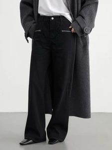 Herren Jeans mit weitem Bein in Schwarz mit horizontalen Reißverschlusstaschen und lockerem Schnitt