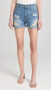 Détails du short en jean déchiré délavé clair avec revers et effets de moustache