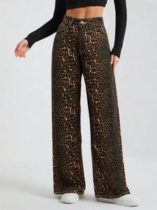 Women's high-waisted leopard print wide-leg trousers with a stylish straight cut fit