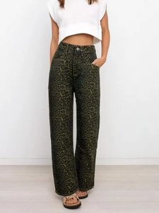 Women's high-waisted leopard print jeans with wide leg and green denim leopard pattern